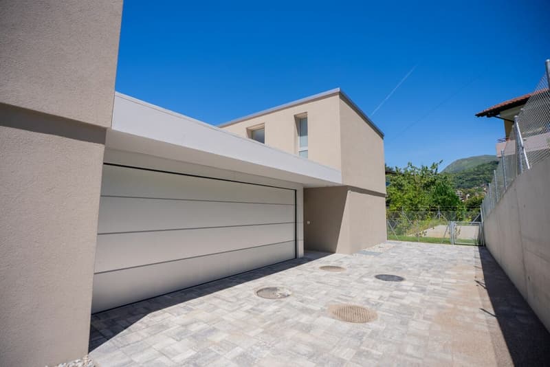 Wir verkaufen schöne Design-Villen in Cadro (3)