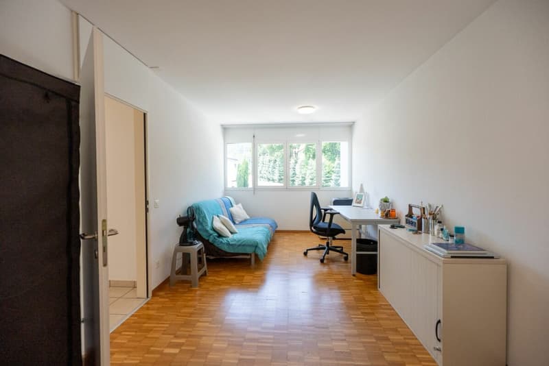 Wir verkaufen eine große 5.5-Zimmer-Wohnung im zweiten Stock (12)