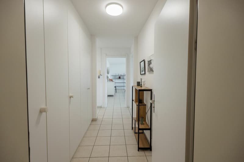 Wir verkaufen eine große 5.5-Zimmer-Wohnung im zweiten Stock (4)