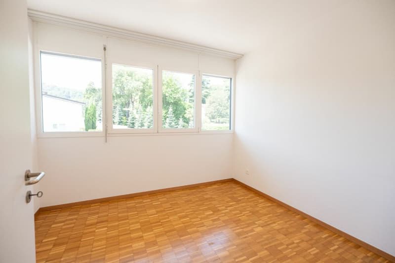 Wir verkaufen eine große 5.5-Zimmer-Wohnung im zweiten Stock (14)