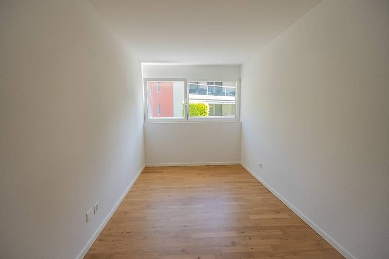 Wir verkaufen in Monte Carasso eine schöne 4.5-Zimmer-Wohnung im Grünen (9)