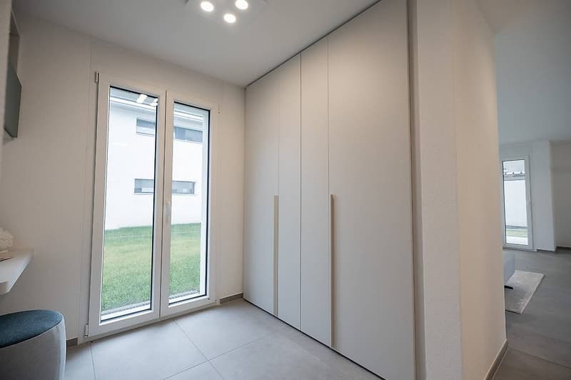 We are selling spacious and modern villas in Moleno (6)