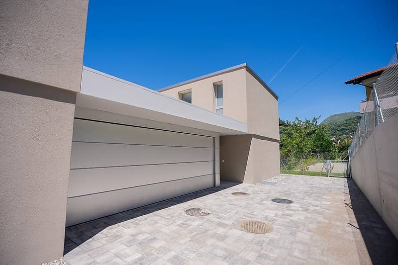 Modern Design Villas in Cadro (3)