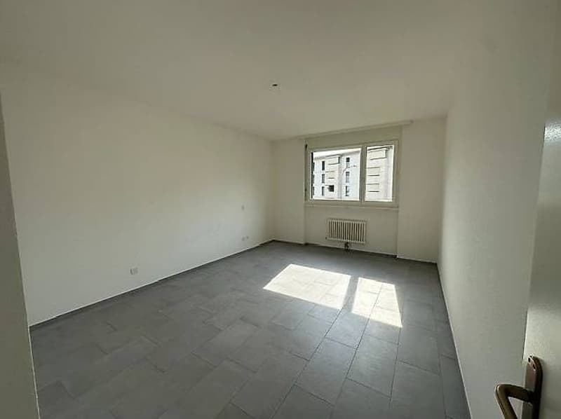 Wir vermieten eine 2.5-Zimmer-Wohnung im Sagittario-Viertel (4)