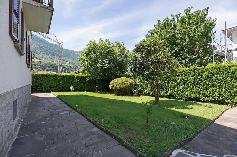 We rent bright 3.5 rooms in a small building (2)