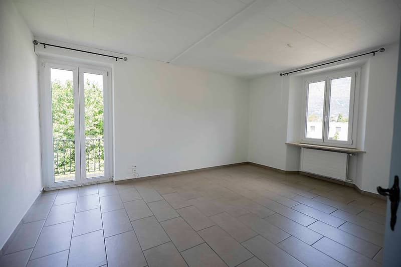 We rent bright 3.5 rooms in a small building (8)