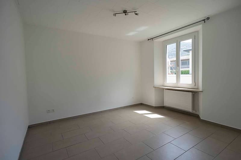 We rent bright 3.5 rooms in a small building (10)