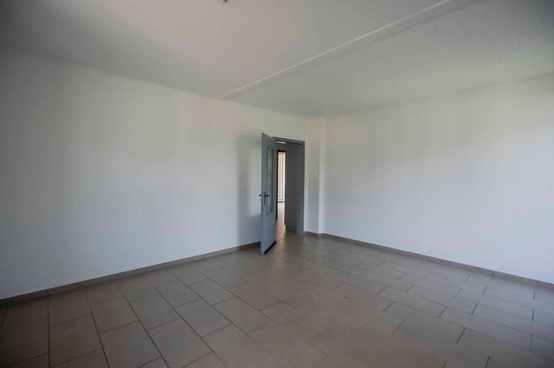 We rent bright 3.5 rooms in a small building (11)