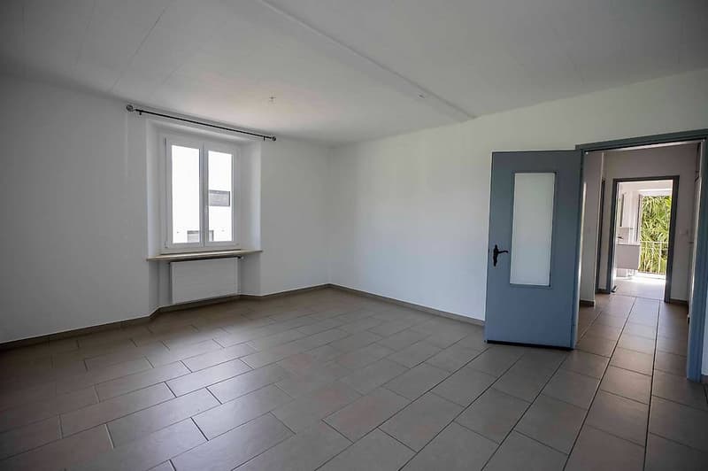 We rent bright 3.5 rooms in a small building (9)