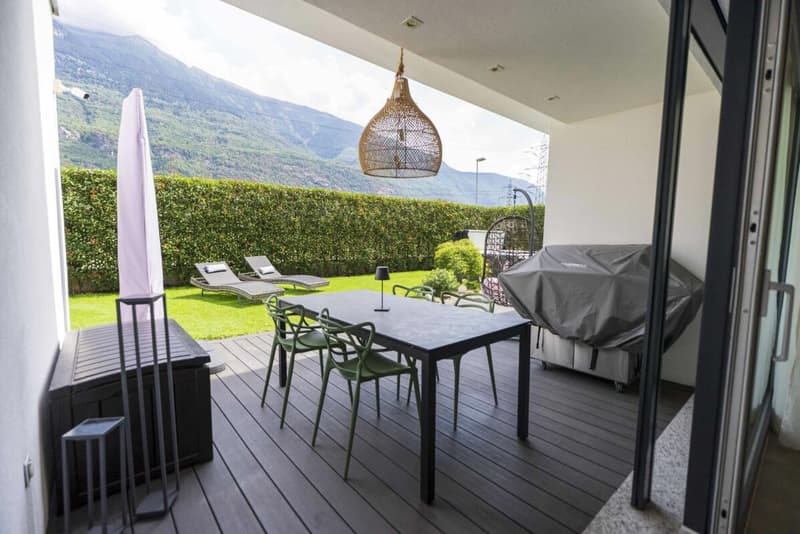 Wir verkaufen eine moderne und komfortable Villa mit Garten (4)
