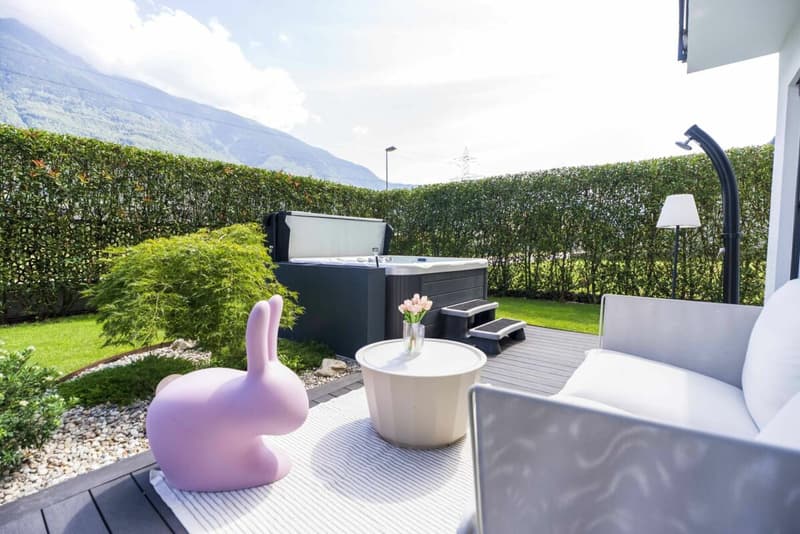 Wir verkaufen eine moderne und komfortable Villa mit Garten (5)