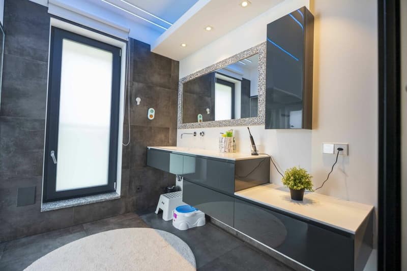 Wir verkaufen eine moderne und komfortable Villa mit Garten (14)