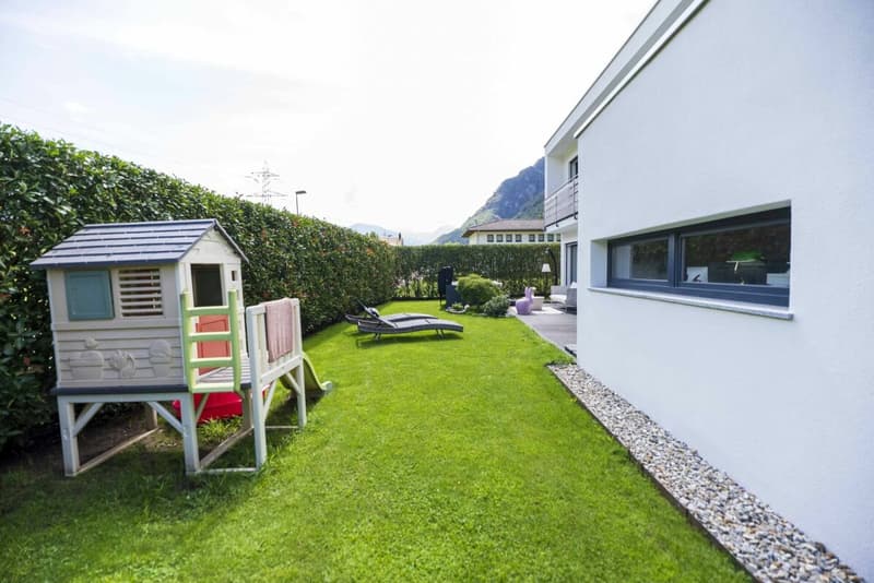 Vendiamo villa moderna e confortevole con giardino (6)