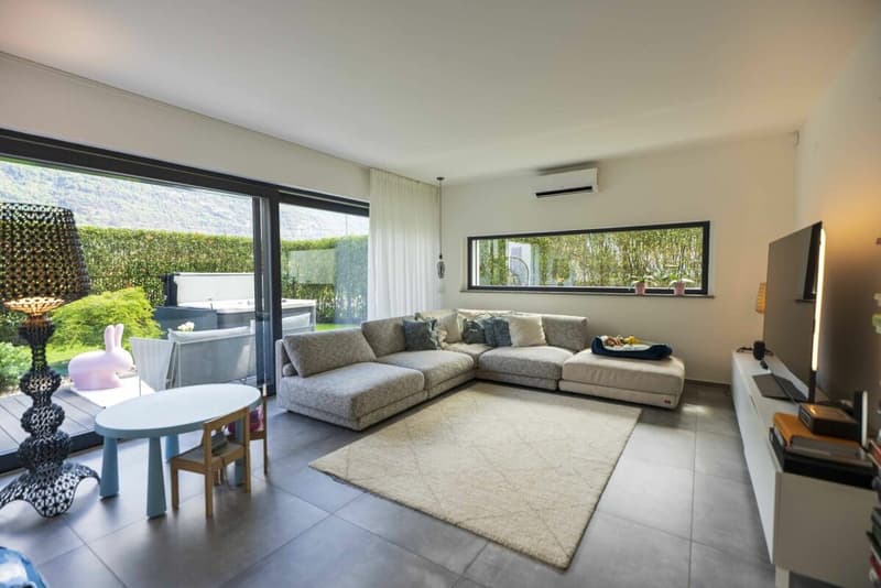 Vendiamo villa moderna e confortevole con giardino (3)