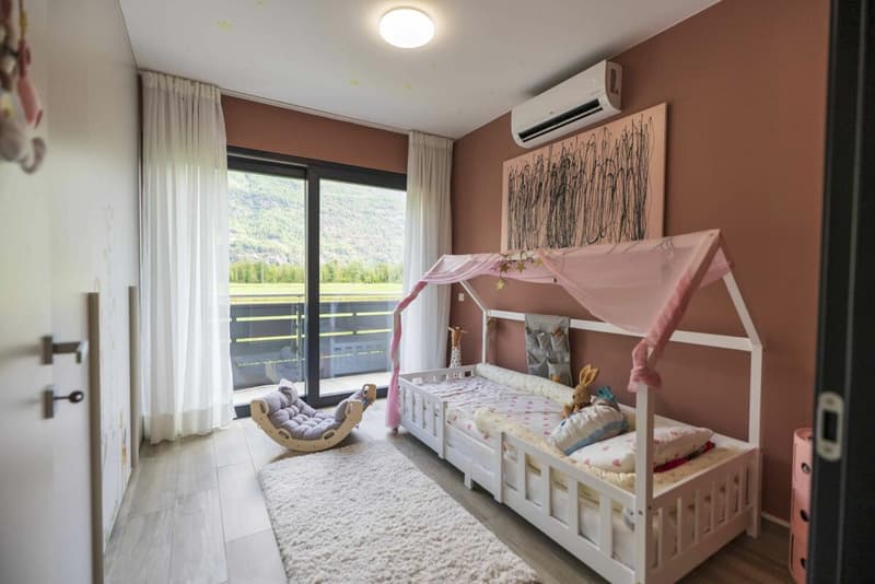 Vendiamo villa moderna e confortevole con giardino (11)