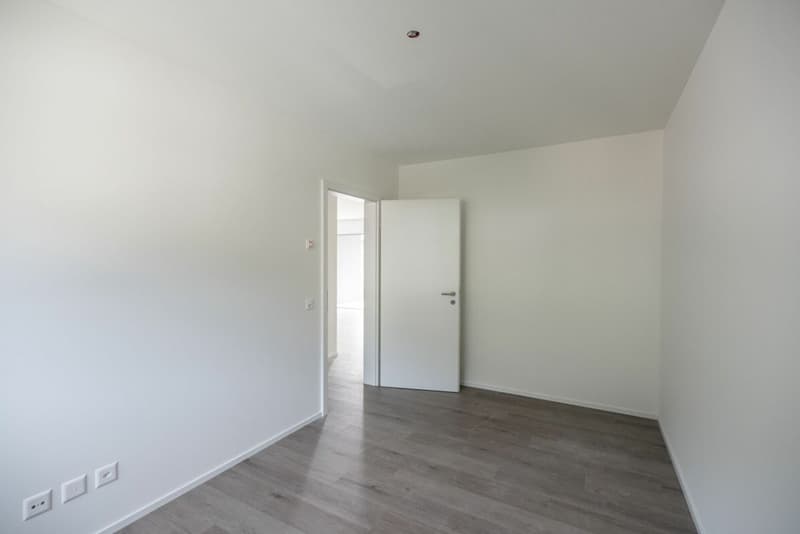 Neue und moderne 4,5-Zimmer-Wohnung in einer attraktiven Lage in Gordola (16)