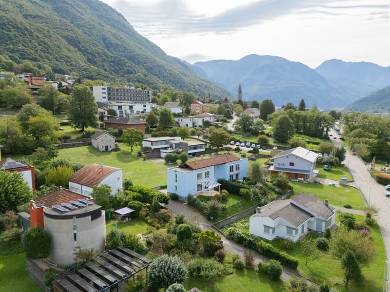 Wir verkaufen ein hübsches Haus in einer ruhigen Gegend von Claro (2)