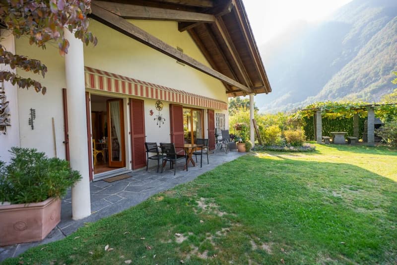Wir verkaufen ein Einfamilienhaus in Cevio in ruhiger Lage (2)
