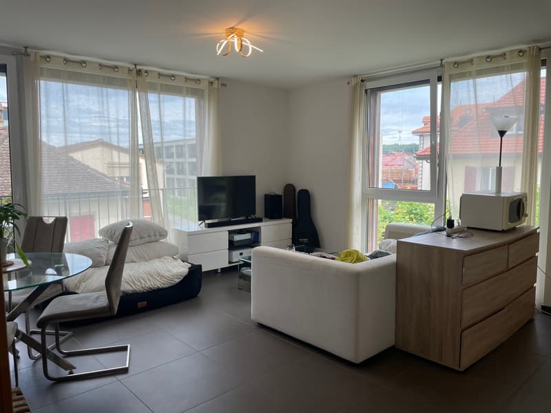 In affitto - Bel appartamento ammobiliato di 2,5 locali con balcone a Romont (1)