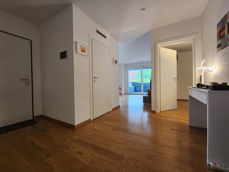 Splendido appartamento di 4,5 locali al piano terra con ampio balcone (2)