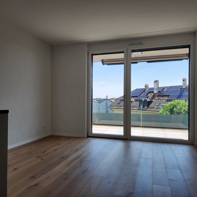 Monolocale nel centro di Gland con balcone (4)