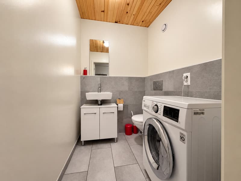Appartement de 3,5 pièces au 1er étage avec grand balcon (7)