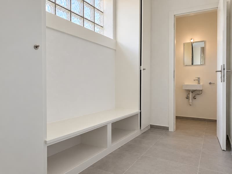 Hall d'entrée / vestiaire et WC visiteurs
