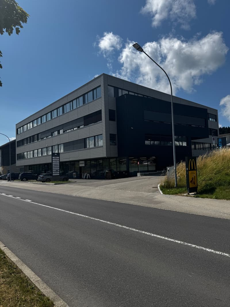 Modern Industrial Spaces for Rent – Boulevard des Eplatures 64, La Chaux-de-Fonds (6)