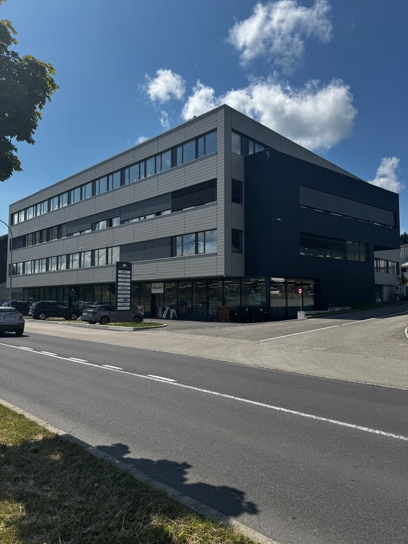 Modern Industrial Spaces for Rent – Boulevard des Eplatures 64, La Chaux-de-Fonds (1)