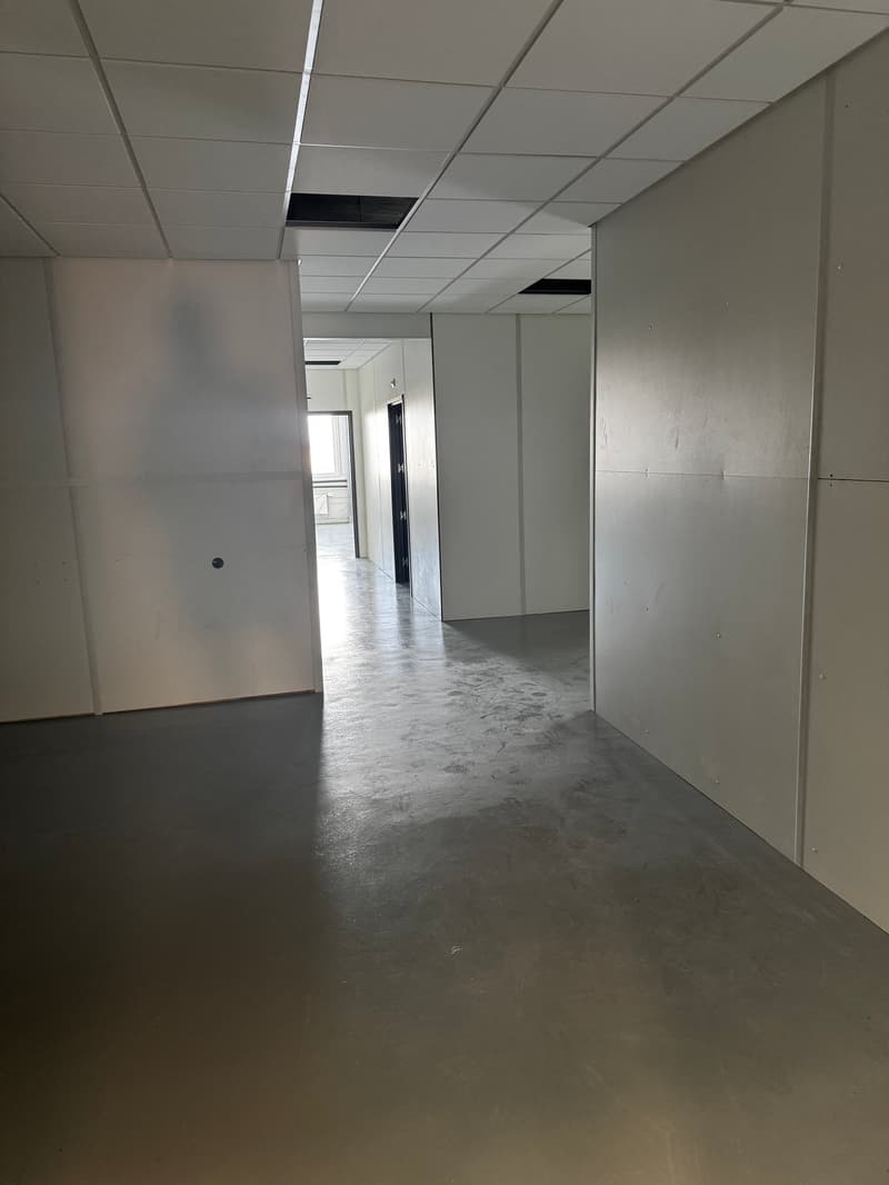 Modern Industrial Spaces for Rent – Boulevard des Eplatures 64, La Chaux-de-Fonds (4)