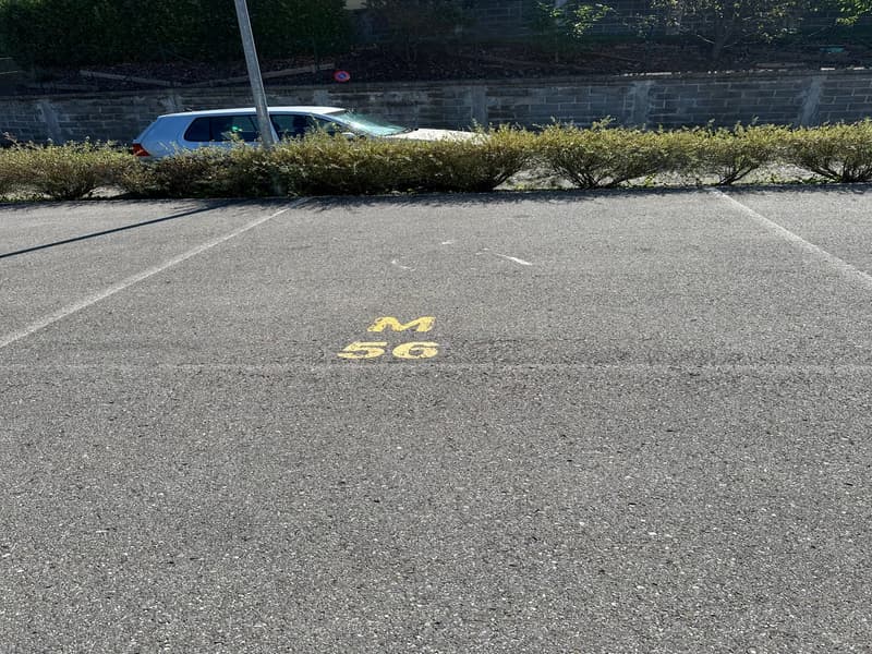 Outdoor parking space at attractive prices (2)