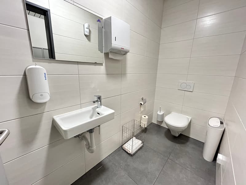 Sales or office space of 154m2 in La Chaux-de-Fonds (12)