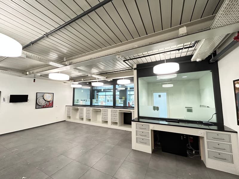 Sales or office space of 154m2 in La Chaux-de-Fonds (3)