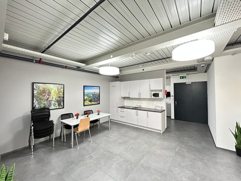 Sales or office space of 154m2 in La Chaux-de-Fonds (6)