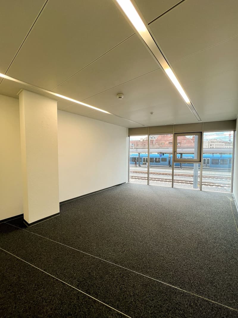 Spazio commerciale in affitto – 23,5 m² nel cuore della stazione di Friburgo (1)