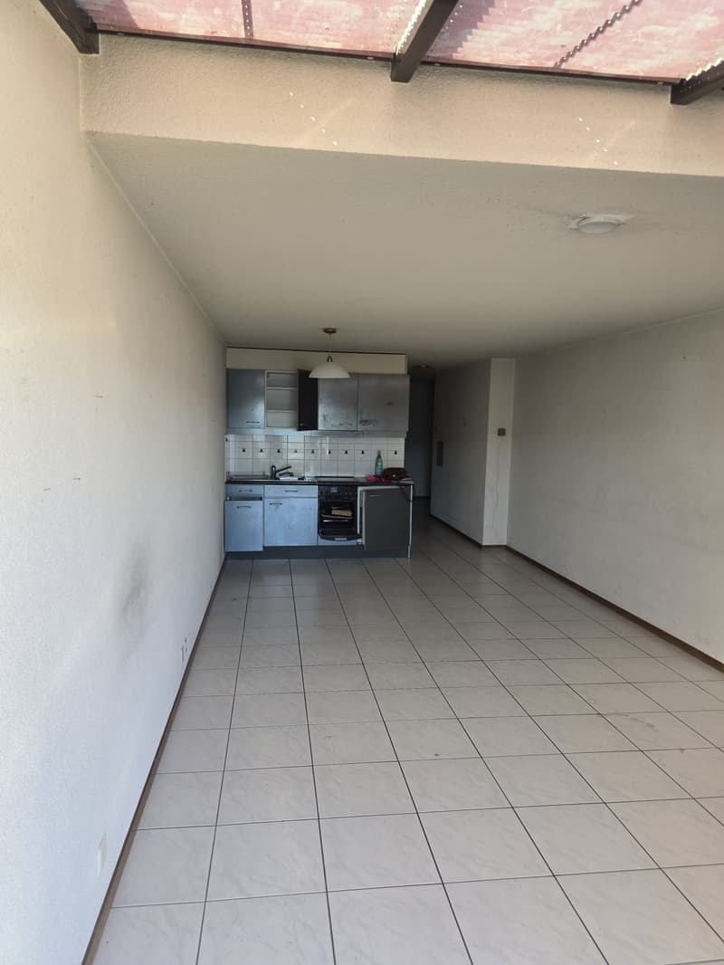 Joli studio en attique à la Neuveville avec belle terrasse (7)