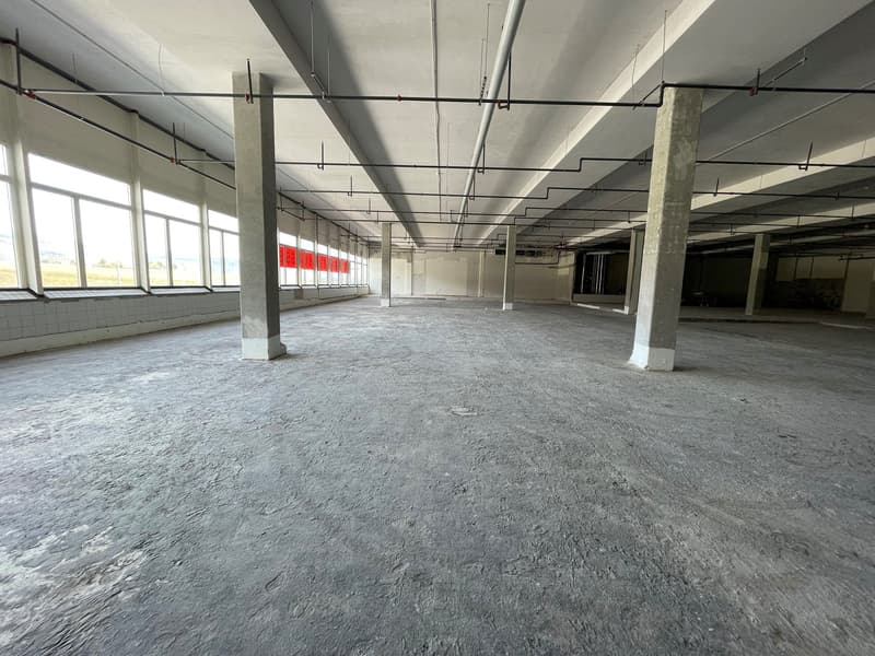 Surface commerciale spacieuse de 845m² à Marin – Accessibles et bien desservis (4)