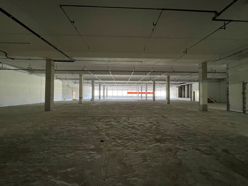 Surface commerciale spacieuse de 845m² à Marin – Accessibles et bien desservis (8)