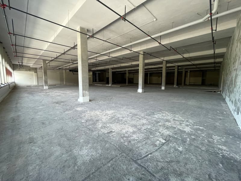 Surface commerciale spacieuse de 845m² à Marin – Accessibles et bien desservis (6)