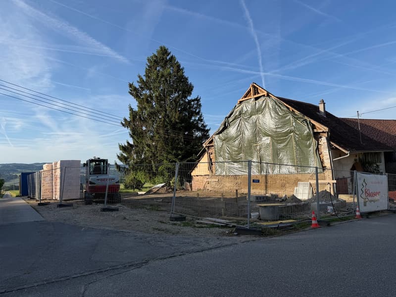 The construction site has started! Construction of 3 apartments with 4.5 and 5.5 rooms. From CHF 795,000.-- (1)