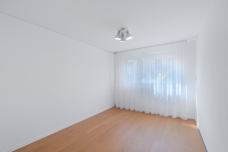 Appartement 3.5 pièces comme neuf avec loggia à Orbe (8)