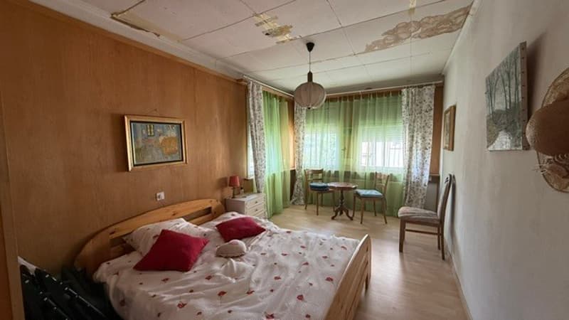 Maison 2 logements à rénover - Beau potentiel au coeur du village (6)