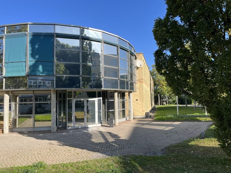 Uffici situati centralmente a Ittigen (1)