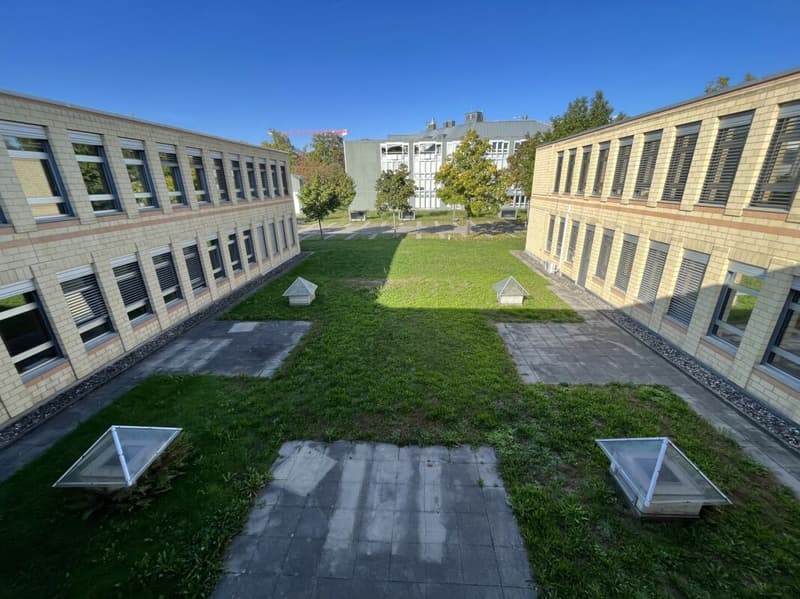 Uffici situati centralmente a Ittigen (7)