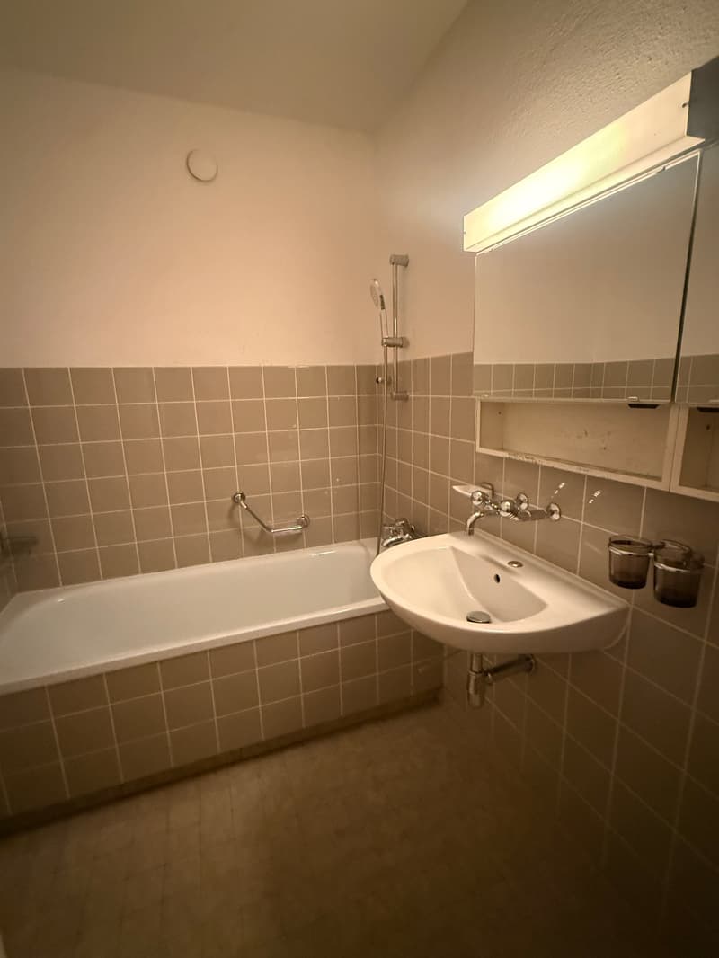 Bright 3.5-room apartment with balcony and great view in Rümlang (14)