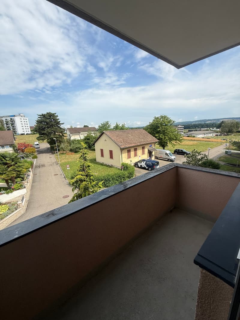 Bright 3.5-room apartment with balcony and great view in Rümlang (5)