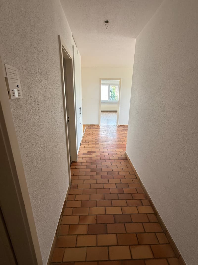 Bright 3.5-room apartment with balcony and great view in Rümlang (8)