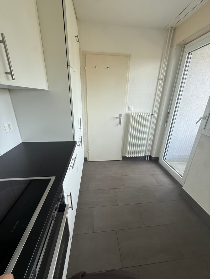 Bright 3.5-room apartment with balcony and great view in Rümlang (3)