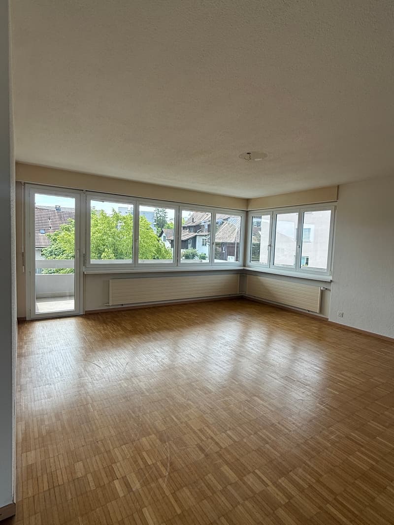 Bright 3.5-room apartment with balcony and great view in Rümlang (6)