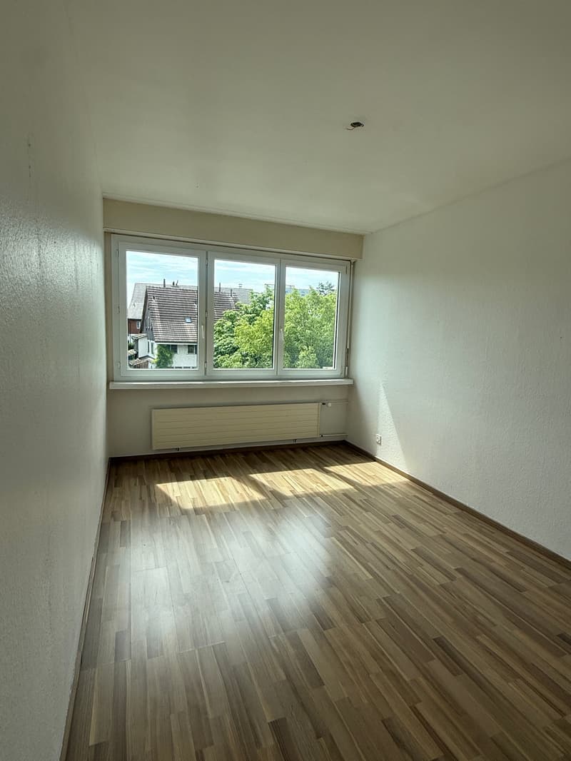 Bright 3.5-room apartment with balcony and great view in Rümlang (11)